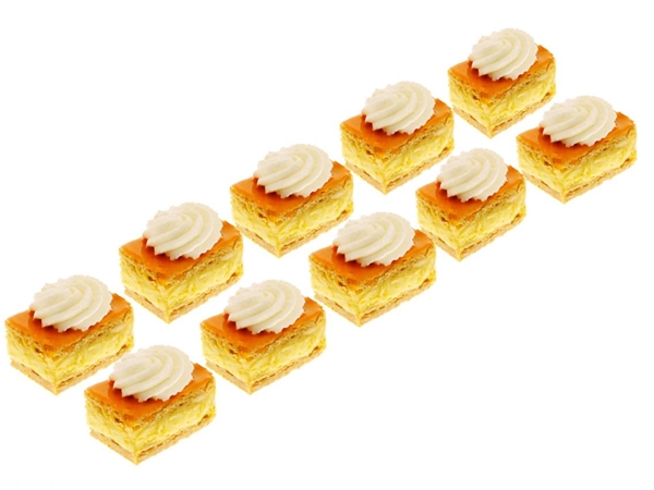 Oranje tompouce half met slagroom